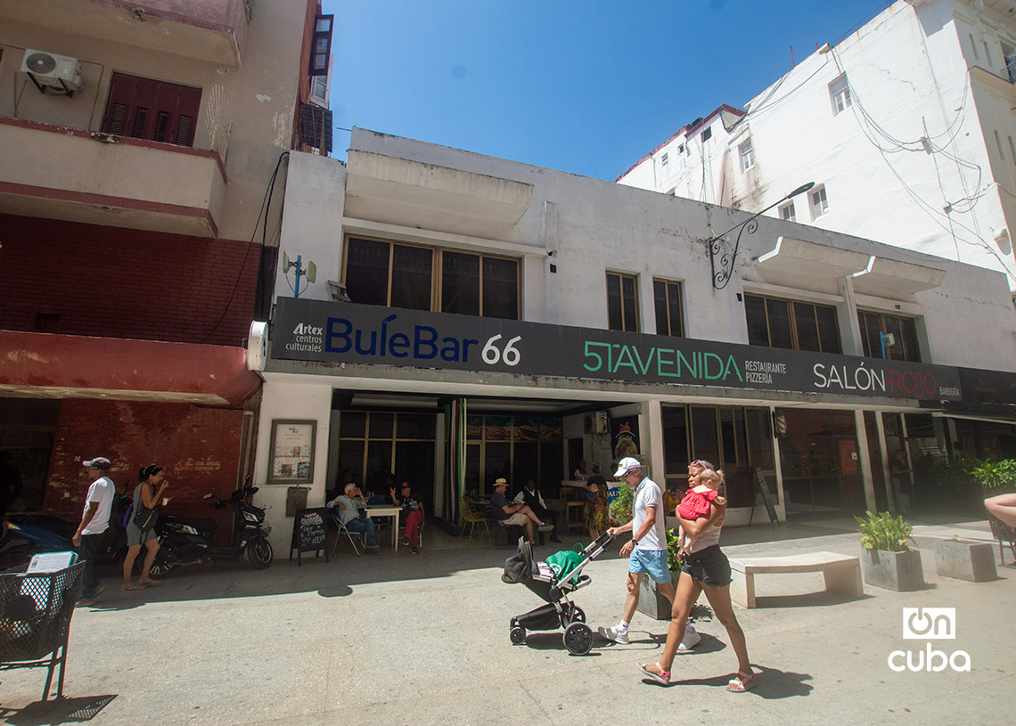 Vista del Boulevard de San Rafael, en La Habana. Foto: Otmaro Rodríguez.