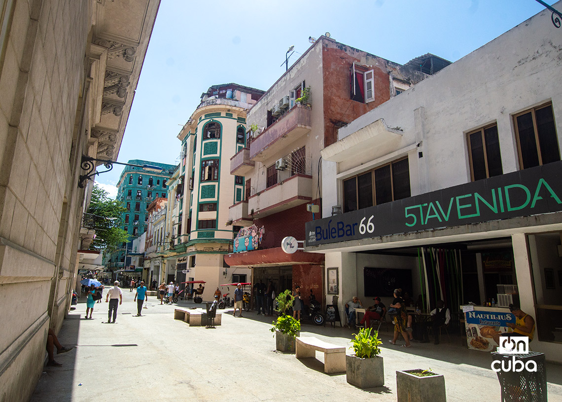 Vista del Boulevard de San Rafael, en La Habana. Foto: Otmaro Rodríguez.
