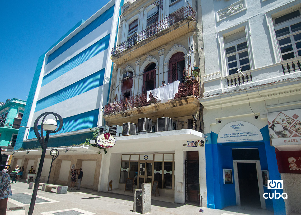 Vista del Boulevard de San Rafael, en La Habana. Foto: Otmaro Rodríguez.