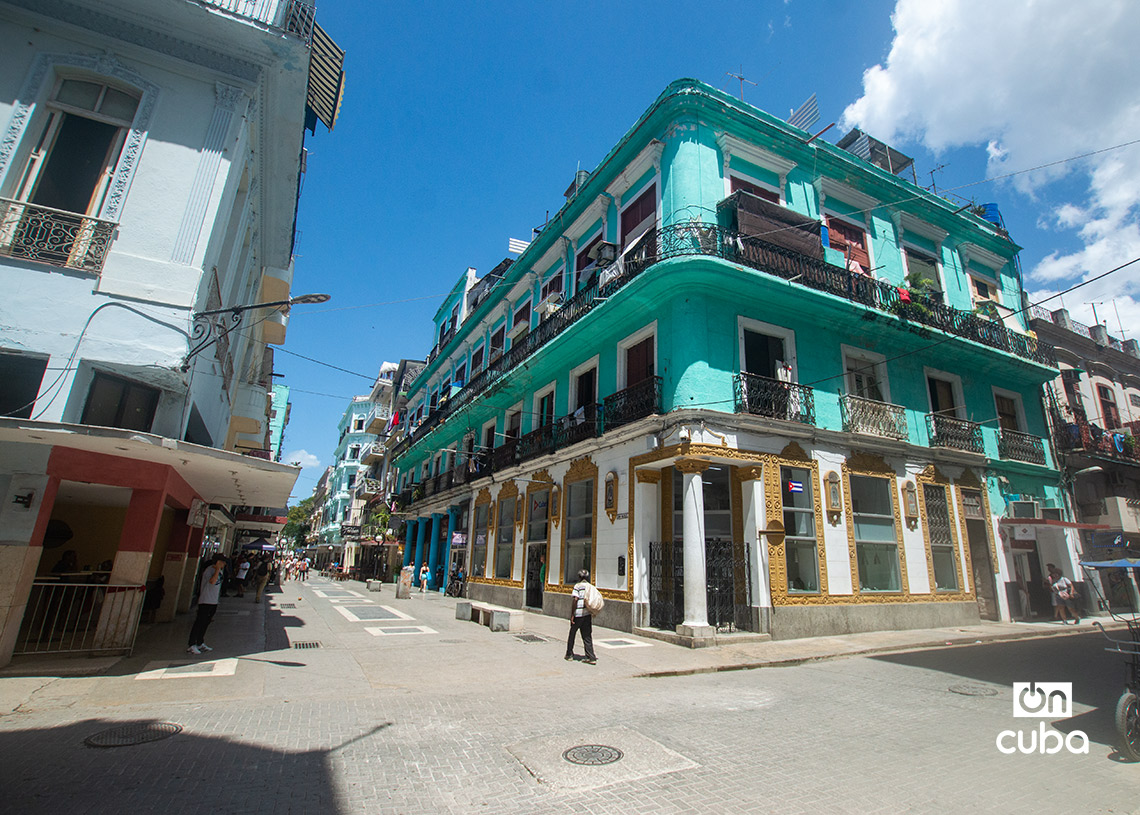 Vista del Boulevard de San Rafael, en La Habana. Foto: Otmaro Rodríguez.