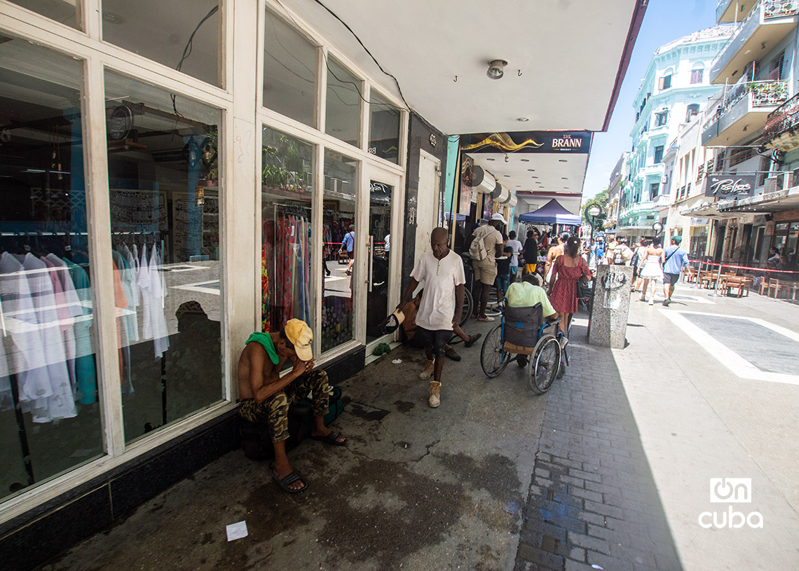 Vista del Boulevard de San Rafael, en La Habana. Foto: Otmaro Rodríguez.
