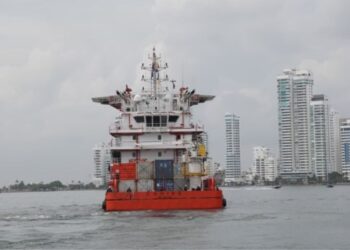 Buque con 100 toneladas de ayuda desde Colombia navega rumbo a Cuba. Foto: Facebook/APC Colombia.