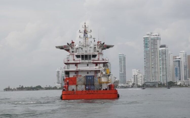 Buque con 100 toneladas de ayuda desde Colombia navega rumbo a Cuba. Foto: Facebook/APC Colombia.