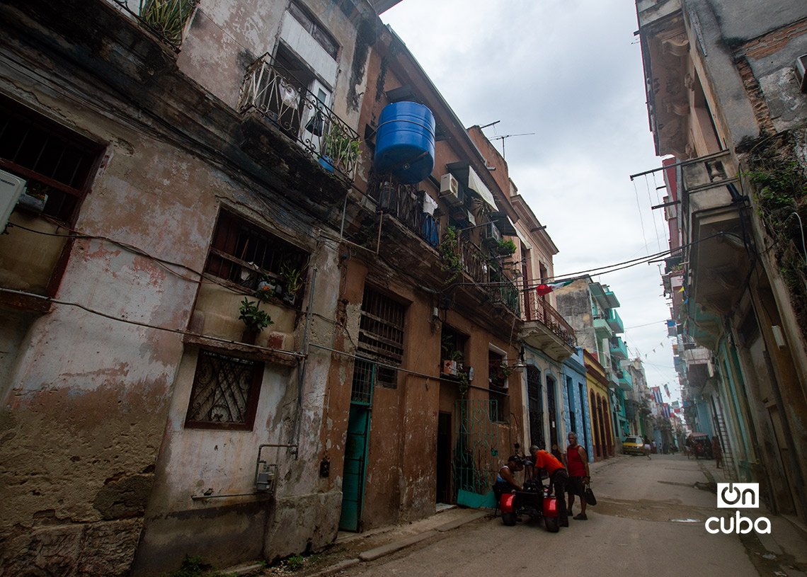 Calle Curazao, en La Habana Vieja. Foto: Otmaro Rodríguez.