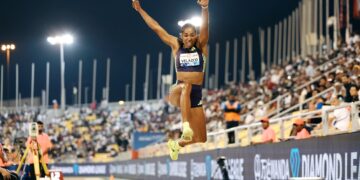 La triplista cubana Davisleydis Velasco, oro en la parada de la Liga del Diamante de Doha, Qatar, con 15,13 metros. Foto: @Diamond_League / X.
