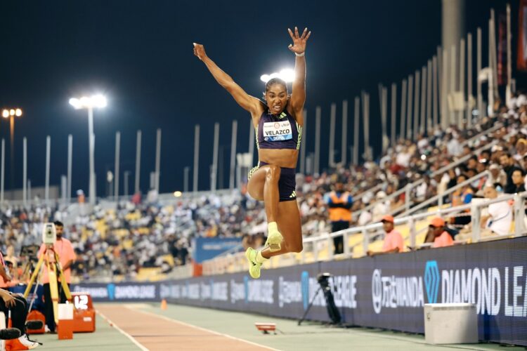 La triplista cubana Davisleydis Velasco, oro en la parada de la Liga del Diamante de Doha, Qatar, con 15,13 metros. Foto: @Diamond_League / X.