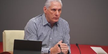 Al hablar ante el Consejo de Ministros, Díaz-Canel señaló que en cuanto a las reformas “no tenemos una discusión agotada; a lo mejor alguien nos propone algo superior a lo que hemos llegado". Foto: Estudios Revolución.
