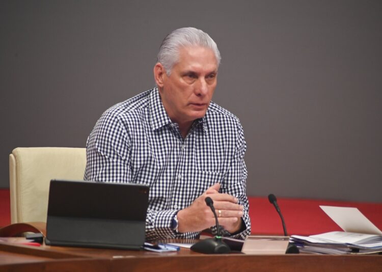 Al hablar ante el Consejo de Ministros, Díaz-Canel señaló que en cuanto a las reformas “no tenemos una discusión agotada; a lo mejor alguien nos propone algo superior a lo que hemos llegado". Foto: Estudios Revolución.