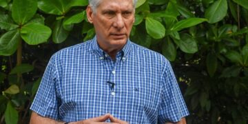 El presidente Miguel Díaz-Canel ofrece declaraciones a la prensa sobre nuevas medidas económicas del Gobierno cubano. Foto: Tomada del perfil de Facebook de Lázaro Manuel Alonso.