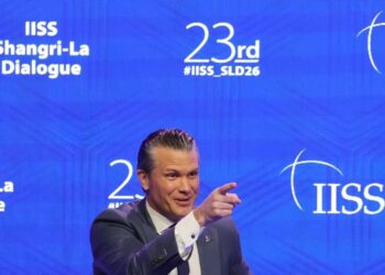 El secretario de Guerra de EE.UU., Pete Hegseth, durante una cumbre internacional. Foto: How Hwee Young / EFE / EPA.