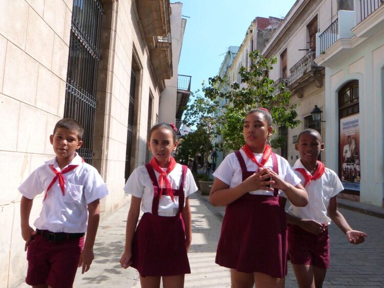 Escolares de nivel primario en La Habana. Foto: AMD.