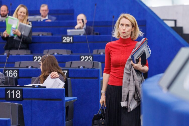 La vicepresidenta de la Comisión Europea y Alta Representante de la Unión para Asuntos Exteriores y Política de Seguridad, Kaja Kallas, en el Parlamento Europeo Estrasburgo, Francia. Foto: Olivier Matthys/EFE.