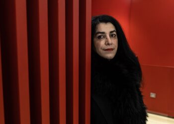 Novelista, ilustradora y directora de cine, la franco-iraní Marja murió a los 56 años, "de tristeza". Foto: EFE/EPA/CHRISTOPHE PETIT TESSON.