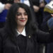 La artista francoiraní Marjane Satrapi, mundialmente conocida por el cómic y película 'Persépolis', a su llegada a la ceremonia de entrega de los Premios Princesa de Asturias, en Oviedo. Foto: Paco Paredes/ EFE.