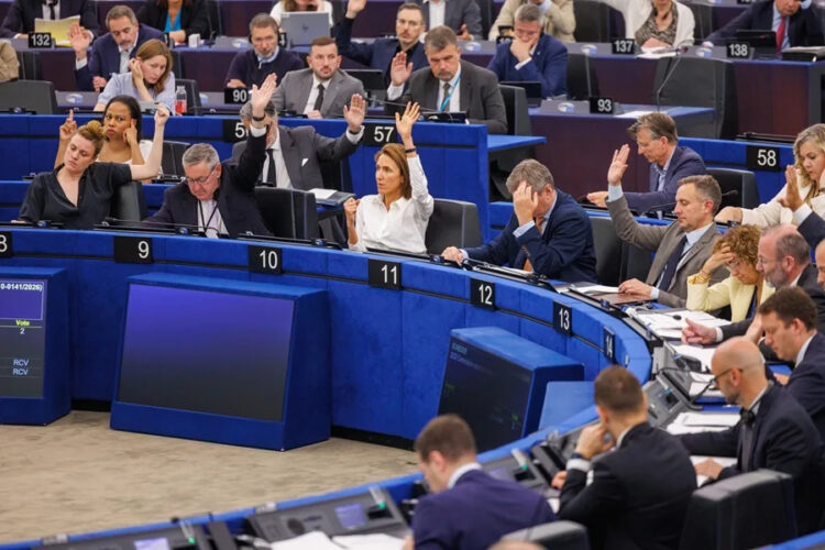 Votación en el Parlamento Europeo, en Estrasburgo, Francia. Foto: Olivier Matthys / EFE.