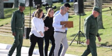 Los restos del vice primer ministro cubano Ramiro Valdés son depositados en Santa Clara. Foto: Facebook/Soy Villa Clara.