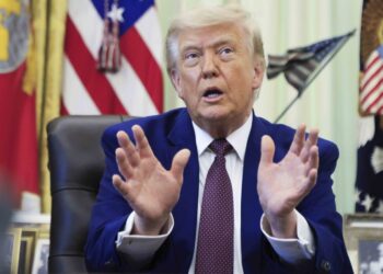 Donald Trump en la Oficina Oval, de la Casa Blanca. Foto: SHAWN THEW/EFE/EPA/POOL