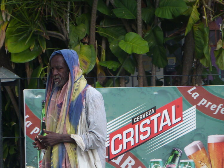 Una de las grandes preguntas que se hacen muchos es cómo las reformas detendrán la creciente desigualdad social en Cuba. Foto: AMD.