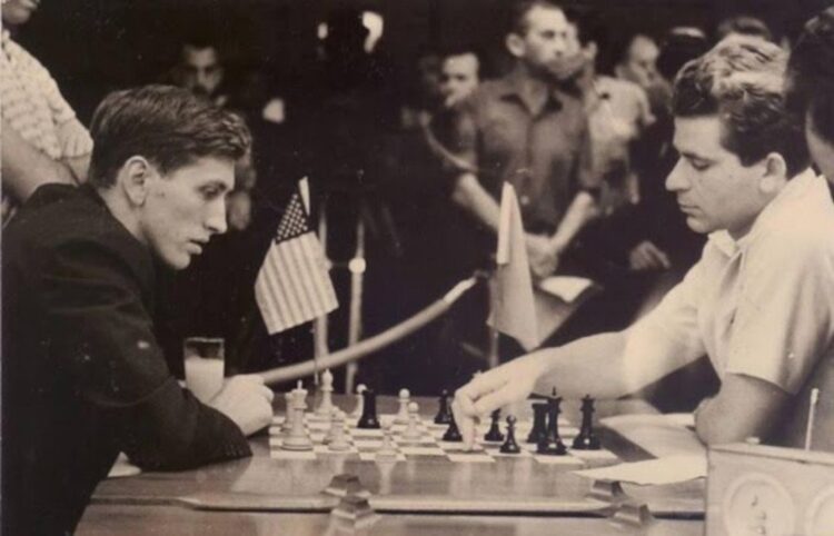 Bobby Fischer contra el soviético Boris Spassky, en la Olimpiada de Ajedrez de La Habana en 1966. Foto: OC, archivo.