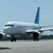 Avión con migrantes cubanos deportados desde EE.UU. Foto: Minint.