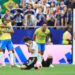 Los jugadores de Brasil celebran su victoria 2-1 ante Japón tras finalizar el partido de los dieciseisavos de final de la Copa Mundial de Fútbol 2026. Foto: Carlos Ramírez / EFE.