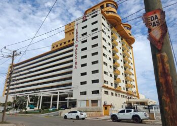 Fachada del edificio de Cimex, una empresa perteneciente al conglomerado empresarial de los militares Gaesa. Foto: Juan Palop/EFE.
