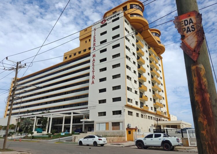 Fachada del edificio de Cimex, una empresa perteneciente al conglomerado empresarial de los militares Gaesa. Foto: Juan Palop/EFE.