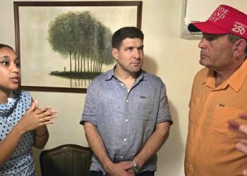 Raúl Guillermo Rodríguez Castro, "El cangrejo", en reunión con el empresario estadounidense Vic Mellor. Foto: @Telemundo51