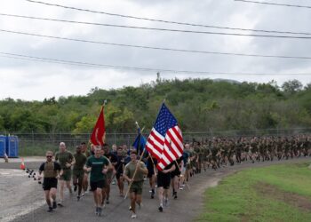 El secretario de Guerra durante un entrenamiento con los soldados de la Base Naval de Guantánamo. Foto: @SecWar