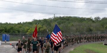 El secretario de Guerra durante un entrenamiento con los soldados de la Base Naval de Guantánamo. Foto: @SecWar