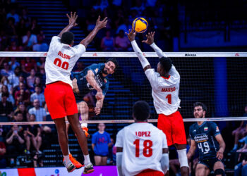 Cuba cayó ante Irán 1-3 y sufrió su octava derrota consecutiva en la Liga de Naciones, en un partido marcado por la grave lesión del central Javier Concepción. Foto: Volleyball World.