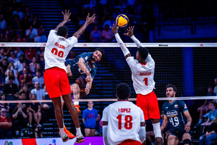 Cuba cayó ante Irán 1-3 y sufrió su octava derrota consecutiva en la Liga de Naciones, en un partido marcado por la grave lesión del central Javier Concepción. Foto: Volleyball World.