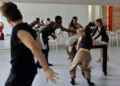 Grupo de danza moderna hispano-cubana, MiCompañía, ensayando en La Habana. Foto:  Ernesto Mastrascusa/EFE.