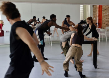 Grupo de danza moderna hispano-cubana, MiCompañía, ensayando en La Habana. Foto:  Ernesto Mastrascusa/EFE.