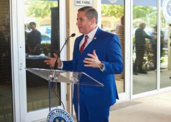 El recaudador de impuestos del Condado Miami-Dade, Dariel Fernández. Foto: mdctaxcollector.gov / Archivo.