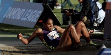 La triplista cubana Davisleydi Velazco, quien no representa a la federación de la isla. Foto: @FloTrack / X.