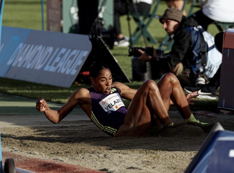 La triplista cubana Davisleydi Velazco, quien no representa a la federación de la isla. Foto: @FloTrack / X.