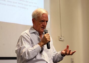 El escritor y profesor cubano Luis Álvarez Álvarez, Premio Nacional de Literatura, fallecido el 31 de mayo de 2026 en Brasil, donde residía. Foto: Trabajadores / Archivo.