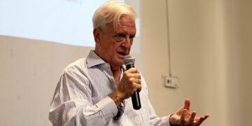 El escritor y profesor cubano Luis Álvarez Álvarez, Premio Nacional de Literatura, fallecido el 31 de mayo de 2026 en Brasil, donde residía. Foto: Trabajadores / Archivo.