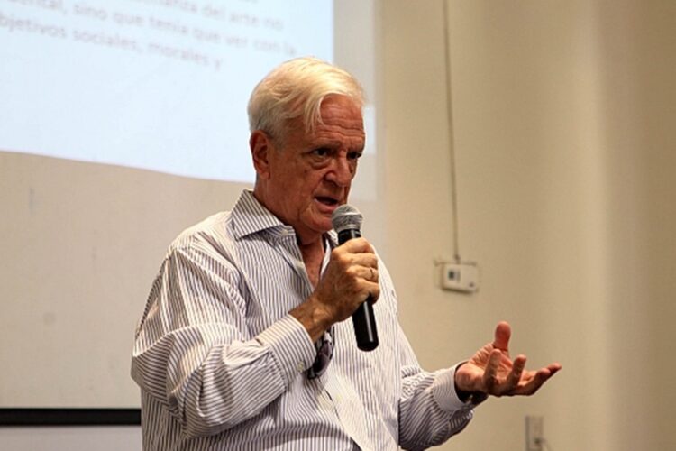 El escritor y profesor cubano Luis Álvarez Álvarez, Premio Nacional de Literatura, fallecido el 31 de mayo de 2026 en Brasil, donde residía. Foto: Trabajadores / Archivo.