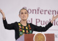 Claudia Sheinbaum habla en una rueda de prensa este viernes. Foto: José Méndez/EFE.