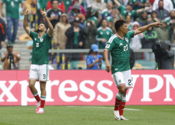 Raúl Jiménez (i) de México celebra un gol junto a Jesús Gallardo este jueves, en un partido del Mundial de la FIFA 2026 entre México y Sudáfrica en el estadio Ciudad de México (México). Foto: Sashenka Gutiérrez/EFE