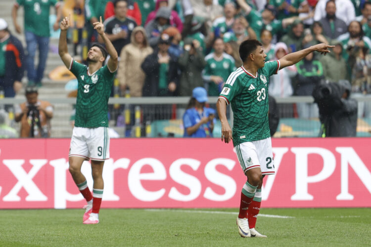Raúl Jiménez (i) de México celebra un gol junto a Jesús Gallardo este jueves, en un partido del Mundial de la FIFA 2026 entre México y Sudáfrica en el estadio Ciudad de México (México). Foto: Sashenka Gutiérrez/EFE