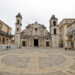 Sin turistas ni locales. La Plaza de la Catedral en La Habana Vieja, prácticamente deshabitada, en una demostración de la profunda crisis que vive el país. Foto: EFE/ Ernesto Mastrascusa.