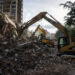 Equipos de rescate trabajan en un edificio afectado por los terremotos ocurridos en Venezuela el 24 de junio de 2026. Foto: Boris Vergara / EFE.