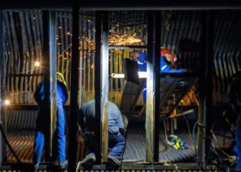 Trabajos de reparación en la central termoeléctrica Antonio Guiteras, de Matanzas. Foto: Tomada del perfil de Facebook de José Miguel Solís.