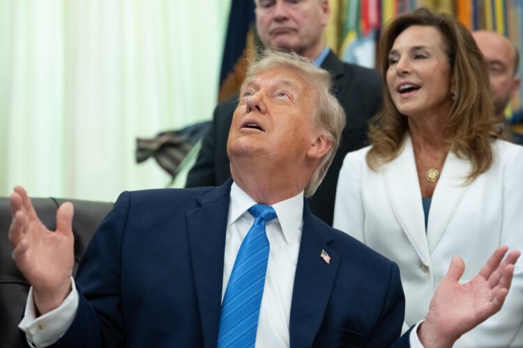 Trump en la Casa Blanca. Foto: AARON SCHWARTZ/ EFE/EPA/POOL
