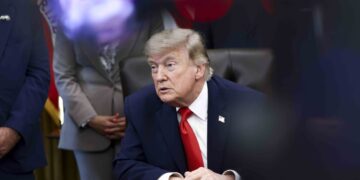 Donald Trump en la Casa Blanca, este jueves. Foto: JIM LO SCALZO/POOL/EFE/EPA.