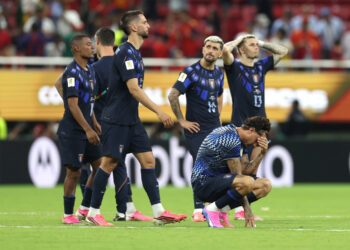 Jugadores de Uruguay frustrados tras la eliminación en la fase de grupos de la Copa Mundial de Fútbol 2026. Foto: Alex Cruz/EFE