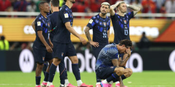 Jugadores de Uruguay frustrados tras la eliminación en la fase de grupos de la Copa Mundial de Fútbol 2026. Foto: Alex Cruz/EFE